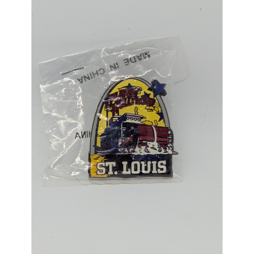 ST LOUIS 1998 YELLOW‎ & RED PADDLEBOAT STEAM SHIP & ARCH PLANET HOLLYWOOD PIN